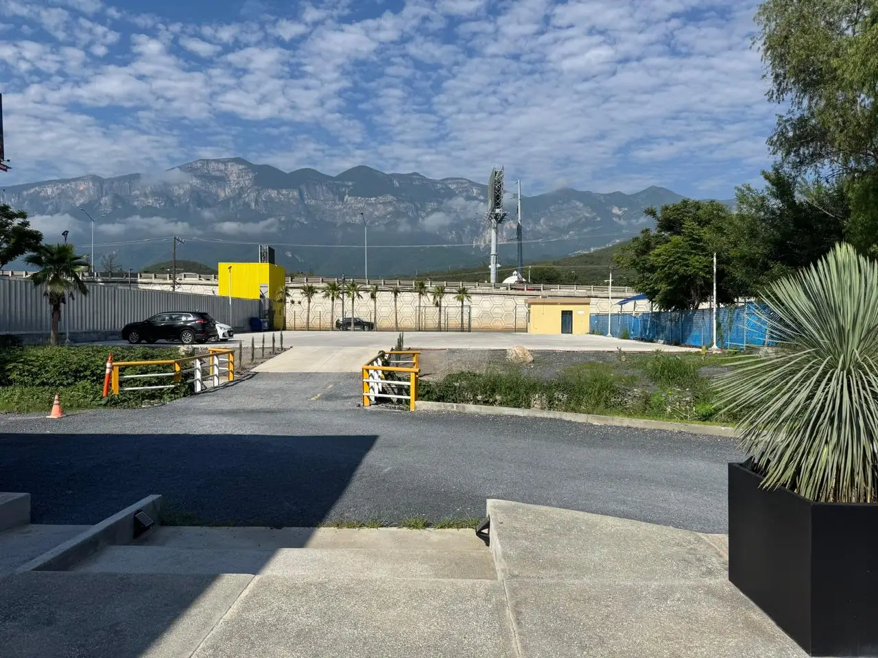 Amplio Estacionamiento