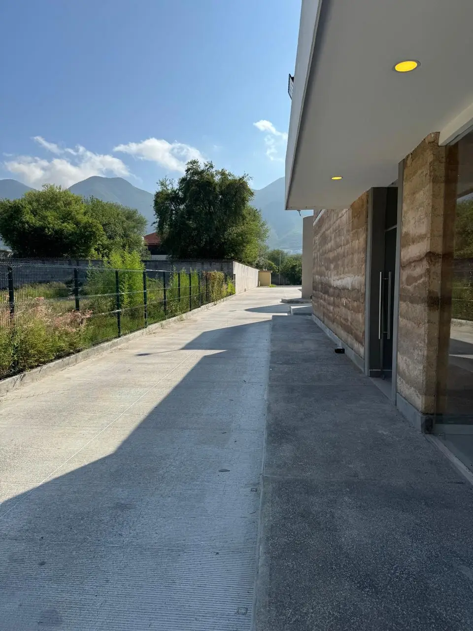 Amplio Estacionamiento