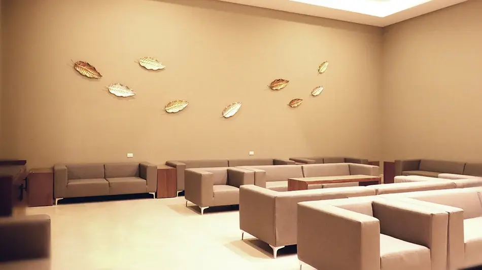 Amplias e iluminadas instalaciones